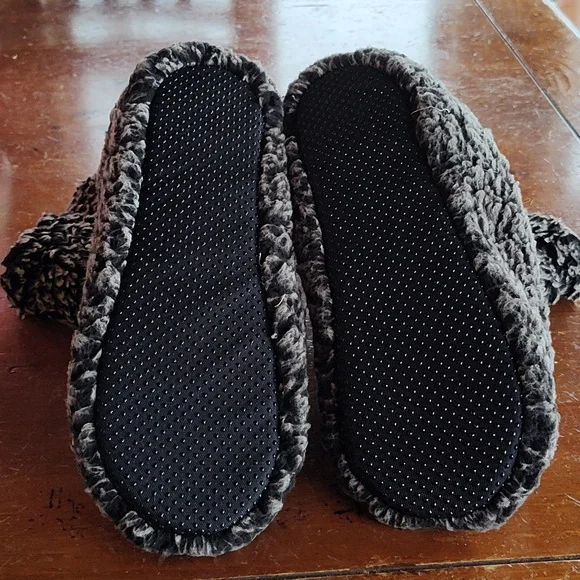 NWT, Live Oak Brand, Women's, slippers or bedroom shoes, Size Large, Charcoal. - Picture 6 of 10